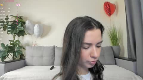 Snapshot of nicoleluuv chatting on March 7, 2025, 1:29 pm Dua Lipa online show from March 7, 2025, 1:29 pm
