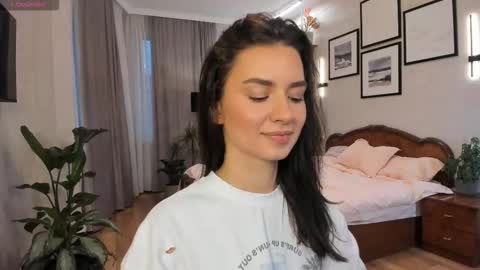 Snapshot of nicoleluuv chatting on October 24, 2025, 1:29 pm Dua Lipa online show from October 24, 2025, 1:29 pm