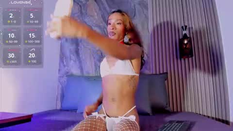 nicolemadrird online show from September 13, 2025, 8:08 pm