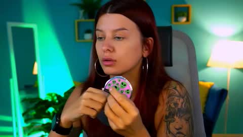 Snapshot of nicolemoonn chatting on October 18, 2025, 9:21 am online November 28 from 16 to 20 November 29 from 12 to 20 December 3 and 5 from 12 to 20 December 7 and 8 from 04 to 08 GMT online show from October 18, 2025, 9:21 am