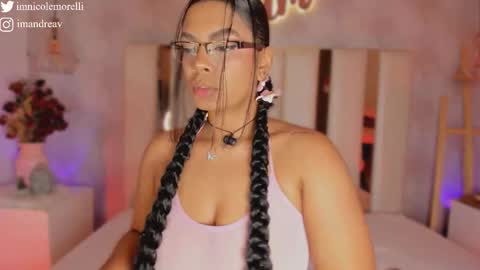 Snapshot of nicolemorelli2 chatting on September 22, 2025, 3:47 pm Andrea give it a thumbs up please its important online show from September 22, 2025, 3:47 pm