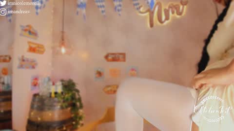 Snapshot of nicolemorelli2 chatting on October 4, 2025, 12:25 pm Andrea give it a thumbs up please its important online show from October 4, 2025, 12:25 pm