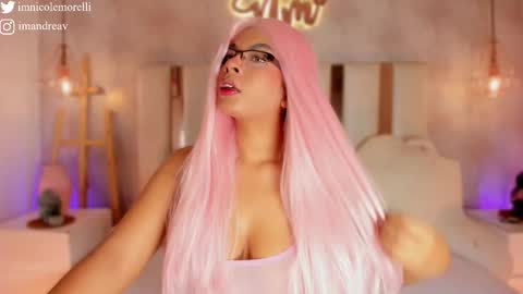 Snapshot of nicolemorelli2 chatting on November 4, 2025, 12:04 pm Andrea give it a thumbs up please its important online show from November 4, 2025, 12:04 pm