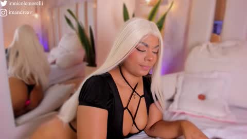 Snapshot of nicolemorelli2 chatting on November 13, 2025, 11:42 am Andrea give it a thumbs up please its important online show from November 13, 2025, 11:42 am