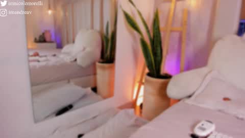 Snapshot of nicolemorelli2 chatting on November 18, 2025, 12:20 pm Andrea give it a thumbs up please its important online show from November 18, 2025, 12:20 pm