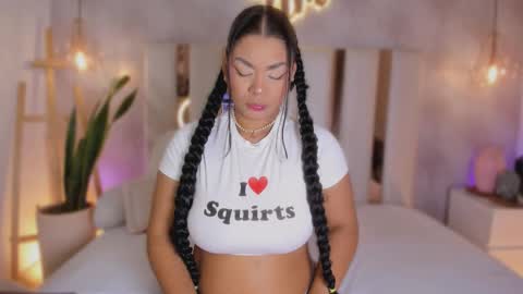 Snapshot of nicolemorelli2 chatting on November 21, 2025, 12:59 pm Andrea give it a thumbs up please its important online show from November 21, 2025, 12:59 pm