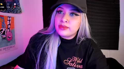 Snapshot of nicoleozzyy chatting on February 22, 2025, 3:23 am Nico online show from February 22, 2025, 3:23 am