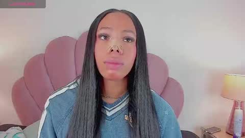 Snapshot of nicoleparadise_ chatting on October 6, 2025, 12:35 pm NICOLE online show from October 6, 2025, 12:35 pm