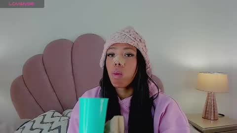 Snapshot of nicoleparadise_ chatting on October 9, 2025, 12:14 pm NICOLE online show from October 9, 2025, 12:14 pm