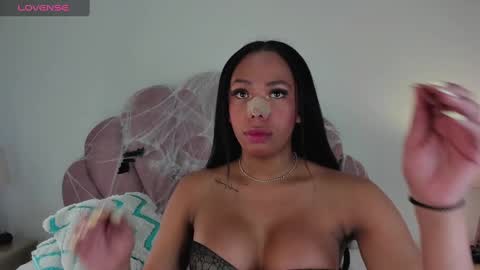 Snapshot of nicoleparadise_ chatting on October 15, 2025, 11:54 am NICOLE online show from October 15, 2025, 11:54 am