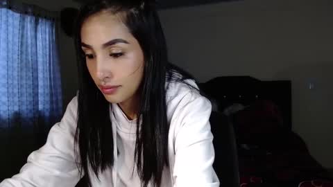 Nicole online show from November 26, 2025, 10:33 pm