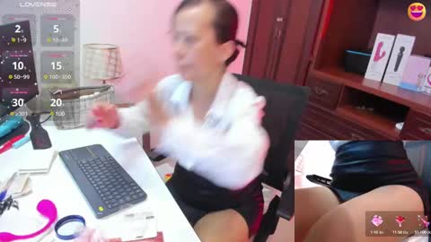Snapshot of nicolettryan chatting on February 28, 2025, 12:09 pm Nicolett Ryan online show from February 28, 2025, 12:09 pm