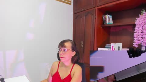 Snapshot of nicolettryan chatting on October 2, 2025, 12:12 pm Nicolett Ryan online show from October 2, 2025, 12:12 pm