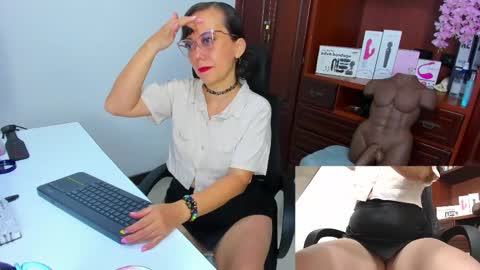 Snapshot of nicolettryan chatting on October 18, 2025, 4:37 am Nicolett Ryan online show from October 18, 2025, 4:37 am