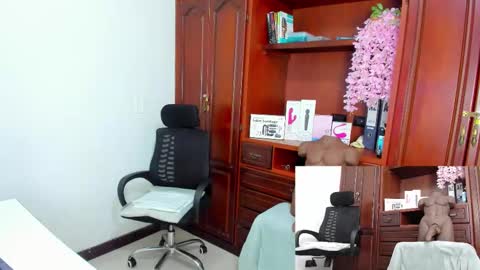Snapshot of nicolettryan chatting on October 20, 2025, 12:05 pm Nicolett Ryan online show from October 20, 2025, 12:05 pm