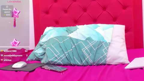 Snapshot of nicoll_valentina chatting on March 8, 2025, 5:01 pm N I C O L L  online show from March 8, 2025, 5:01 pm