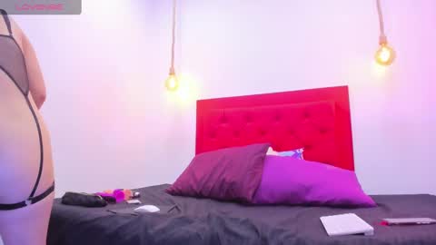 Snapshot of nicoll_valentina chatting on March 11, 2025, 2:07 pm N I C O L L  online show from March 11, 2025, 2:07 pm