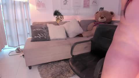 Nicolle online show from February 26, 2025, 8:22 pm