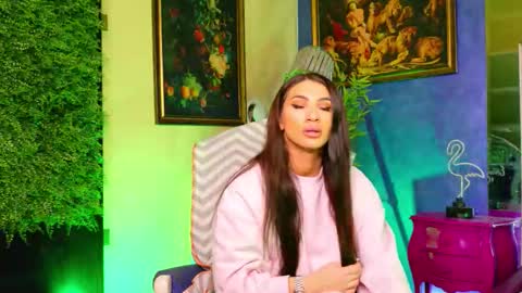 Nicolle online show from October 8, 2025, 7:33 pm