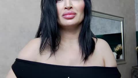 Nicolle online show from February 14, 2025, 8:26 pm