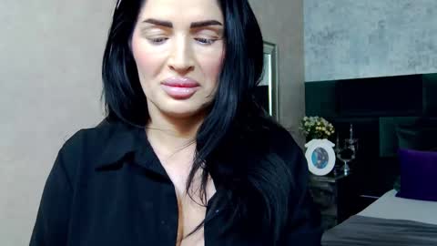 Nicolle online show from September 13, 2025, 5:57 pm