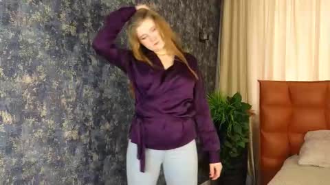 Azalea online show from December 3, 2025, 7:05 am