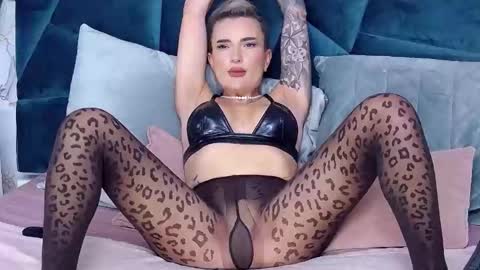 Snapshot of nightshadeiris chatting on October 4, 2025, 8:01 am Iris online show from October 4, 2025, 8:01 am