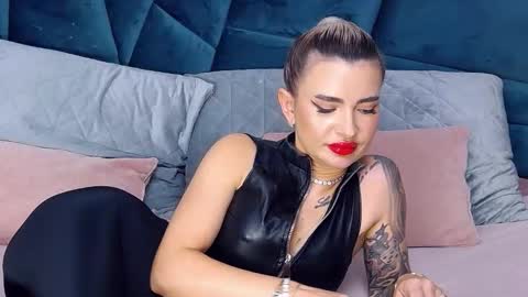 Snapshot of nightshadeiris chatting on November 18, 2025, 9:58 am Iris online show from November 18, 2025, 9:58 am