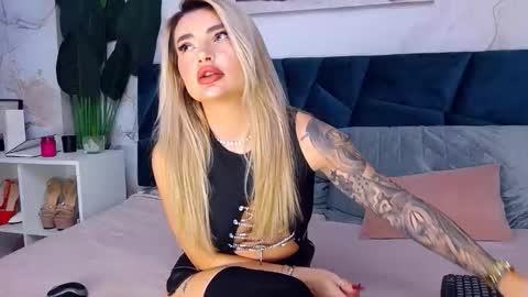 Snapshot of nightshadeiris chatting on November 26, 2025, 9:10 am Iris online show from November 26, 2025, 9:10 am