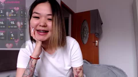 Snapshot of niia_osaki chatting on September 16, 2025, 9:43 am Niia online show from September 16, 2025, 9:43 am