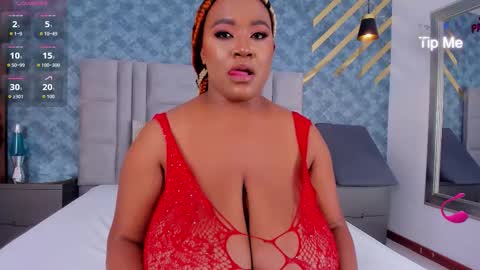 Snapshot of niiamoore_ chatting on October 9, 2025, 9:35 pm NiiaMoore online show from October 9, 2025, 9:35 pm