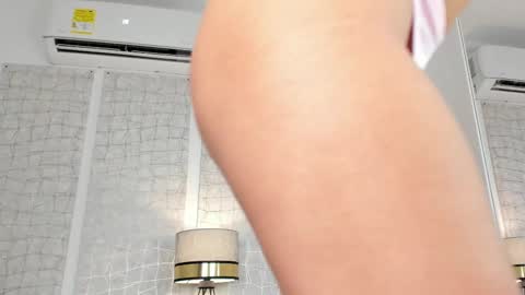 Snapshot of niicole_steele chatting on September 24, 2025, 9:29 pm Niicole online show from September 24, 2025, 9:29 pm