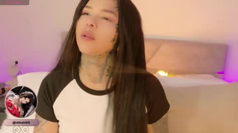 Snapshot of niinaink chatting on November 20, 2025, 12:05 pm NINAINK online show from November 20, 2025, 12:05 pm