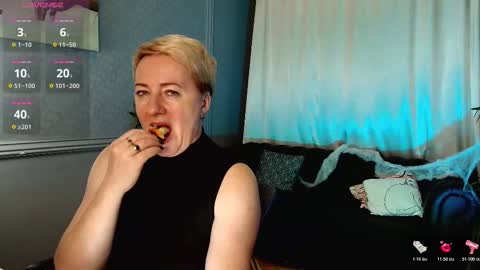 Snapshot of nika_smit chatting on November 2, 2025, 5:54 am Nika online show from November 2, 2025, 5:54 am