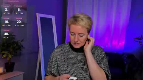 Snapshot of nika_smit chatting on November 9, 2025, 5:28 am Nika online show from November 9, 2025, 5:28 am