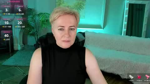 Snapshot of nika_smit chatting on November 21, 2025, 8:57 am Nika online show from November 21, 2025, 8:57 am