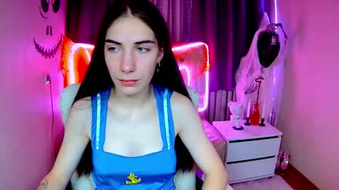 nikastarkk online show from October 17, 2025, 7:55 am