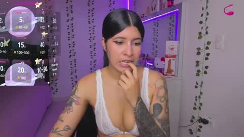 Snapshot of nikibryce_ chatting on November 6, 2025, 8:10 pm Niki online show from November 6, 2025, 8:10 pm