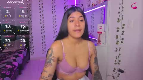 Snapshot of nikibryce_ chatting on November 23, 2025, 4:18 pm Niki online show from November 23, 2025, 4:18 pm