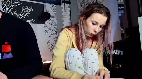 nikki7377 online show from March 4, 2025, 5:53 am