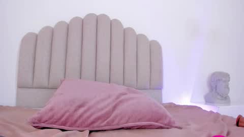 Snapshot of nikki_angel_ chatting on February 18, 2025, 11:52 pm NIkki Angel online show from February 18, 2025, 11:52 pm