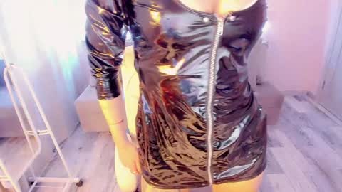 nikki_blondiee online show from January 9, 2025, 8:55 am