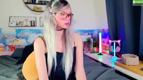 Snapshot of nikki_goldberg chatting on December 29, 2024, 7:39 am Kitty Chatte online show from December 29, 2024, 7:39 am