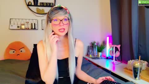 Snapshot of nikki_goldberg chatting on February 1, 2025, 8:29 am Kitty Chatte online show from February 1, 2025, 8:29 am