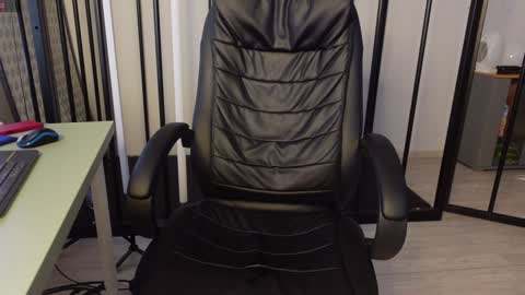 Snapshot of nikki_hard chatting on December 13, 2024, 9:46 am nikki online show from December 13, 2024, 9:46 am