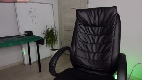 Snapshot of nikki_hard chatting on December 18, 2024, 12:18 pm nikki online show from December 18, 2024, 12:18 pm