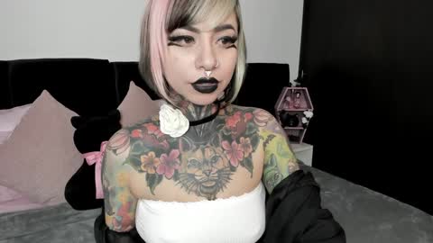 Nikki Ramone   online show from January 8, 2025, 3:07 pm