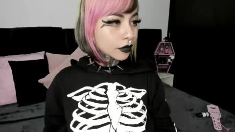 Nikki Ramone   online show from February 12, 2025, 9:52 am