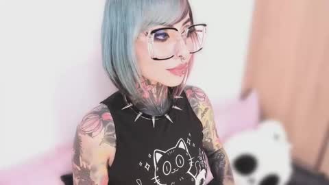 Nikki Ramone   online show from October 6, 2025, 10:18 pm