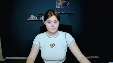 Snapshot of nikol_kitt chatting on January 2, 2025, 7:07 pm Little Niko Help me reach my goals online show from January 2, 2025, 7:07 pm